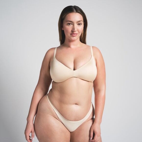 Skims Wireless Form Push up Plunge Bra Sand Size 34DD - Picture 2 of 10